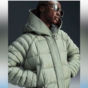 Nike Women's Tan Puffer Jacket size Large